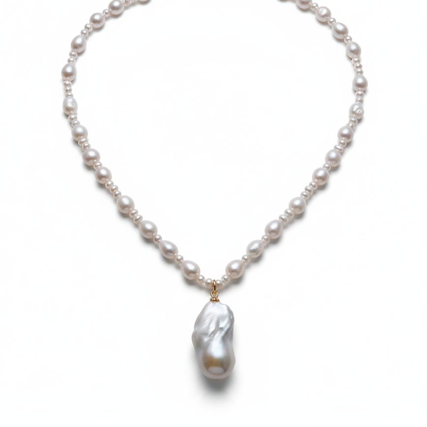 Baroque Sovereign Freshwater Pearl Pendant Necklace in 18K Gold